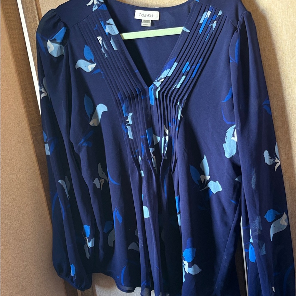 FINAL MARKDOWN Calvin Klein Women's Dark Blue Floral Blouse medium